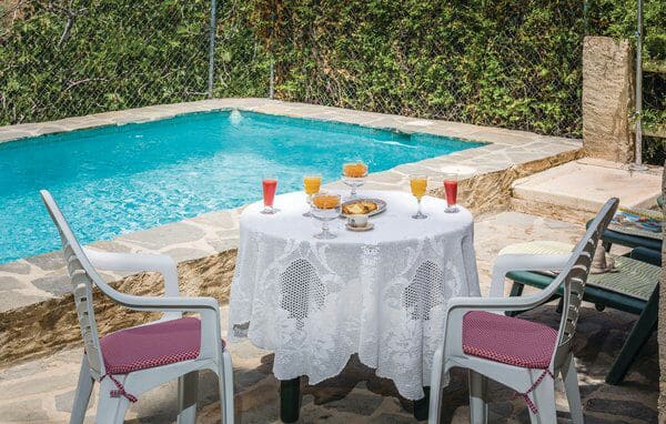 Desayuno piscina Paraje Rural El Saltadero